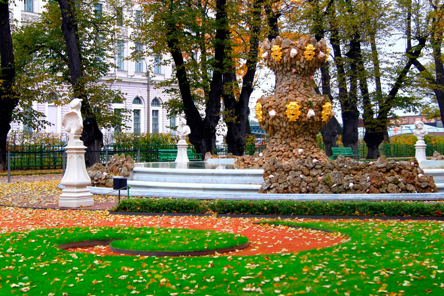 Летний-сад-в-Санкт-Петербурге-2.jpg